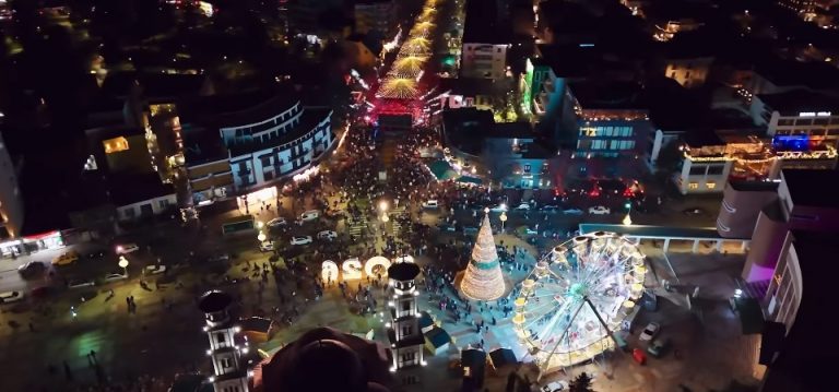 Korça shndërrohet në qytetin e magjisë së dhjetorit