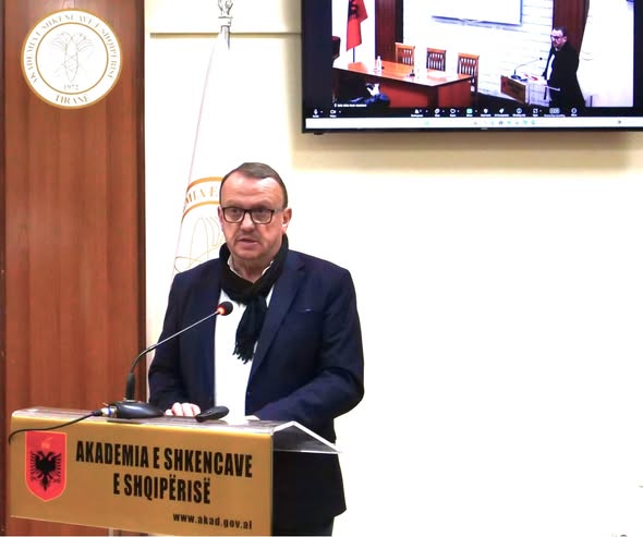 Studiues dhe artistë ndërkombëtarë diskutojnë mbi artin dhe migracionin në Shqipëri