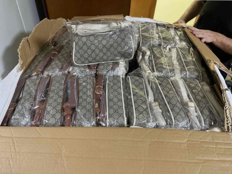 Dogana kap rreth 900 artikuj të padeklaruara në Vërmicë