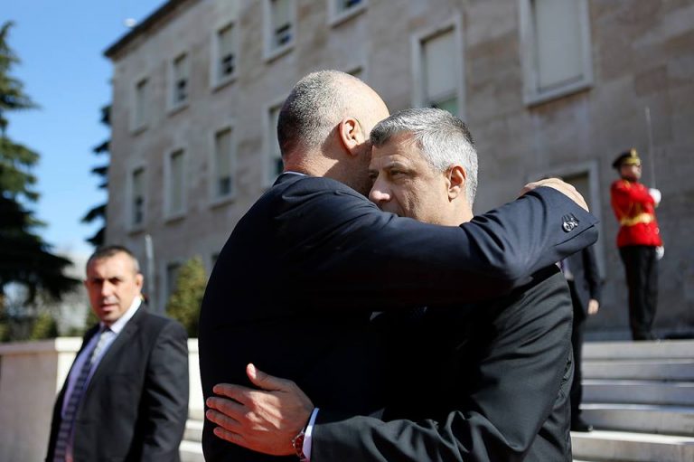 Edi Rama niset drejt Hagës për ta vizituar Hashim Thaçin