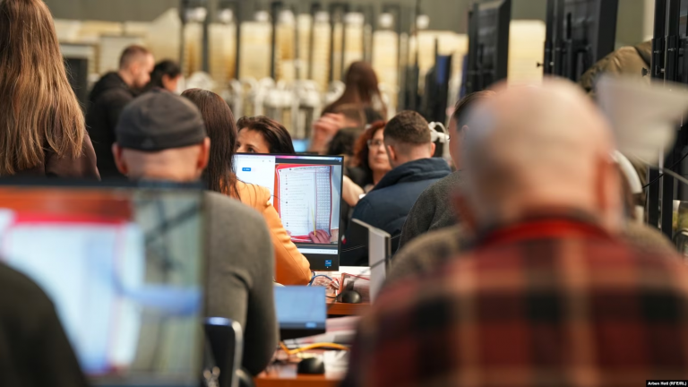 Presioni rritet: A do të gjendet zgjidhja për presidentin para afatit?