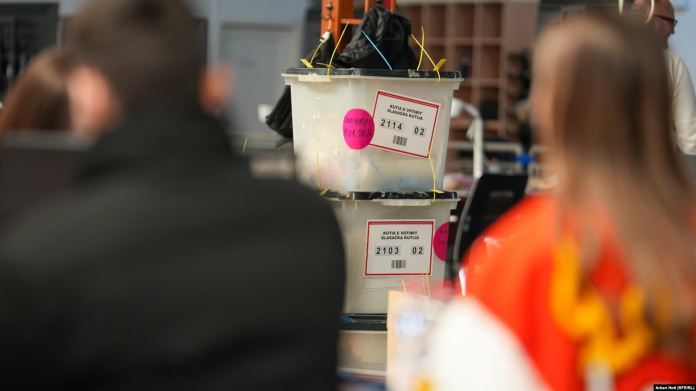 Rinumërimi i votave në Qendrën për Rinumërim dhe Rezultate.