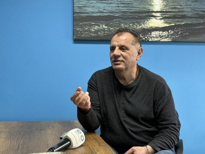 Safet Gërxhaliu duke diskutuar raportin e FMN-së për ekonominë e Kosovës