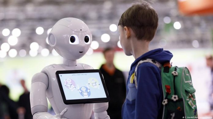 Inteligjenca artificiale, nga chatbot-et deri te sistemet e analizës së të dhënave, po ndryshon gradualisht mënyrën se si mësohet, përcillet dhe vlerësohet dija