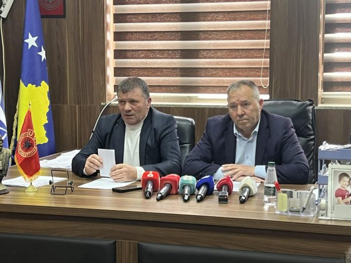 ALARM: UÇK-JA NË KËMBË! NESËR PROTESTË PARA KUVENDIT!