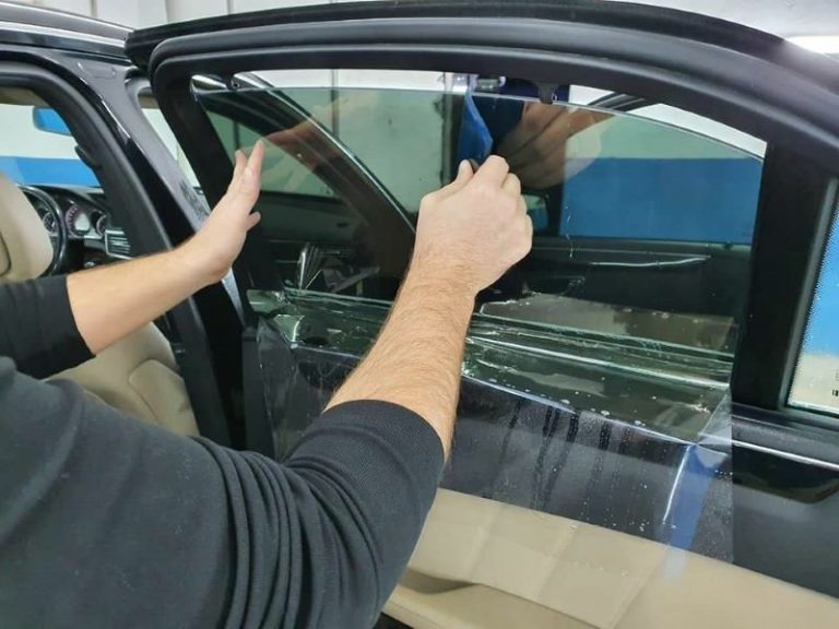 Legalizohen xhamat e zinj në Kosovë: Nga 1 prilli, foliet duhet të certifikohen me A-TEST