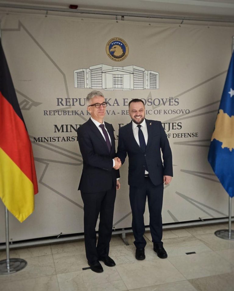 3 milionë euro dhe trajnime në NATO, çfarë u diskutua në takimin Rudolph-Maqedonci