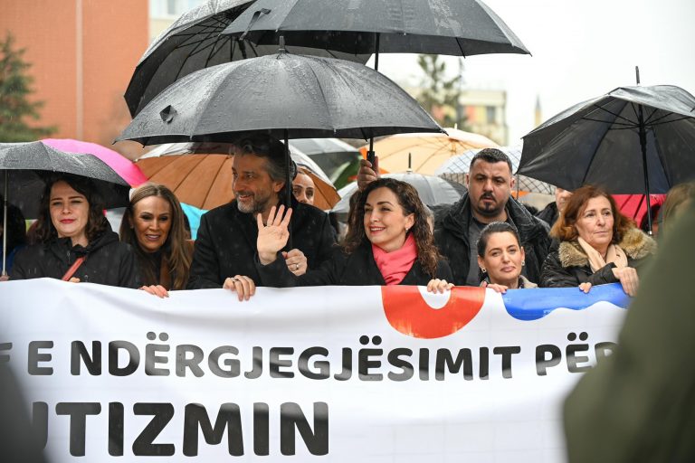 Osmani: Jemi krah për krah me fëmijët me autizëm dhe familjet e tyre