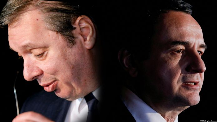 Kryeministri i Kosovës, Albin Kurti (djathtas) dhe presidenti serb, Aleksandar Vuçiq.