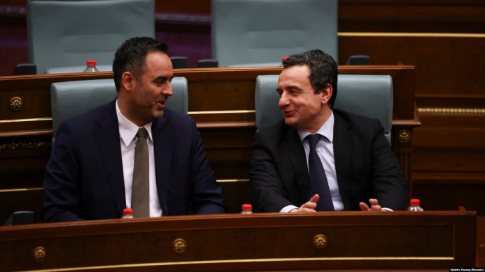 Kryeministri i Kosovës, Albin Kurti, dhe ministri i Jashtëm, Glauk Konjufca.