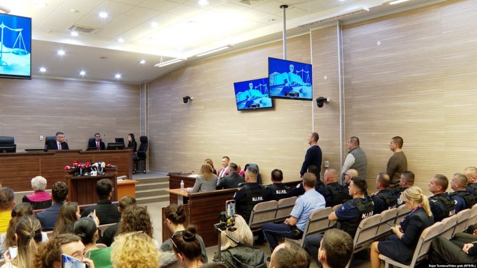 Tre të akuzuarit në rastin Banjska gjatë një seance gjyqësore në Gjykatën Themelore në Prishtinë.