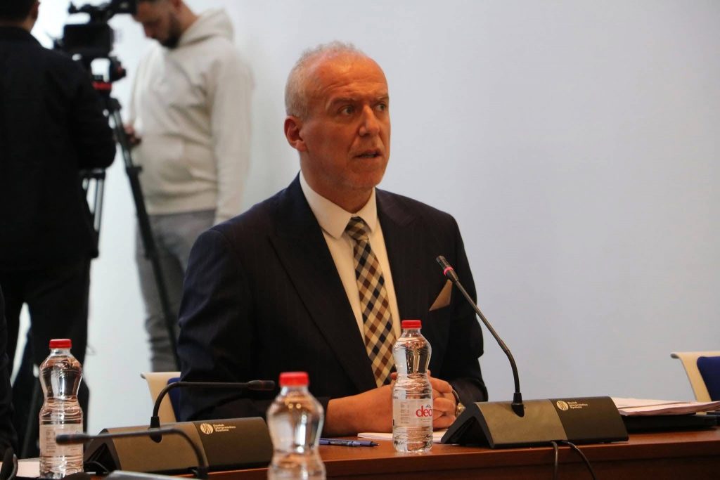 Dëgjimi i zbehtë për Byronë e Pasurisë: Vigan Qorolli dhe dështimi publik