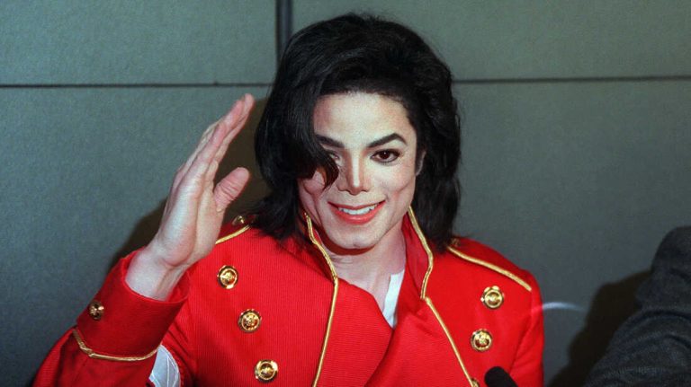 Michael Jackson “fiton” ende miliona dollarë edhe pas vdekjes
