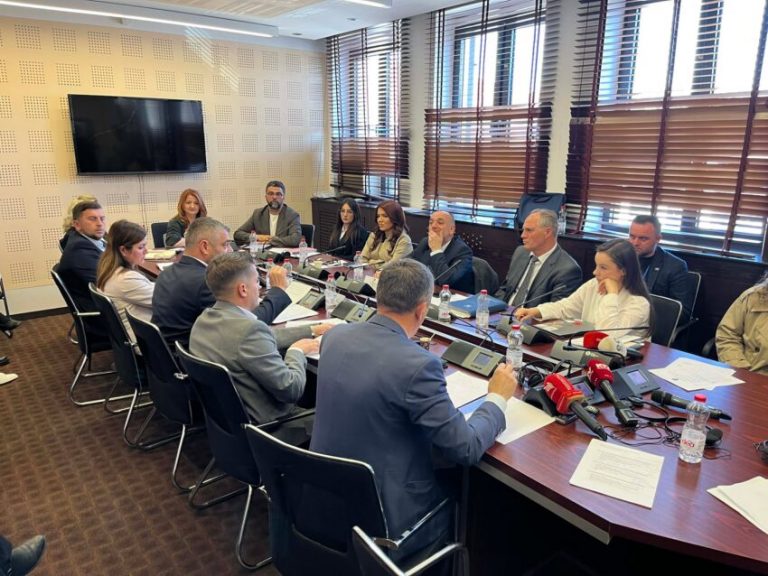 Bytyqi akuzon Gërvallën për financimin e ekspozitës me pasaktësi: “Ka qenë gjithmonë kundër vlerave të UÇK-së”